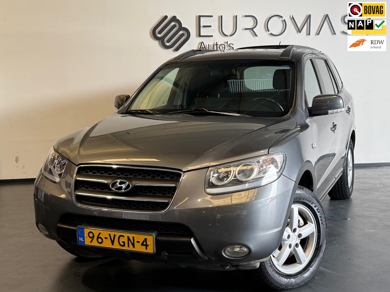 Hyundai Santa Fe - 2.2 CRDi VGT DynamicVersion Grijs Kenteken Automaat Airco Cruise Pdc Trekhaak Nieuwe Apk - AutoWereld.nl