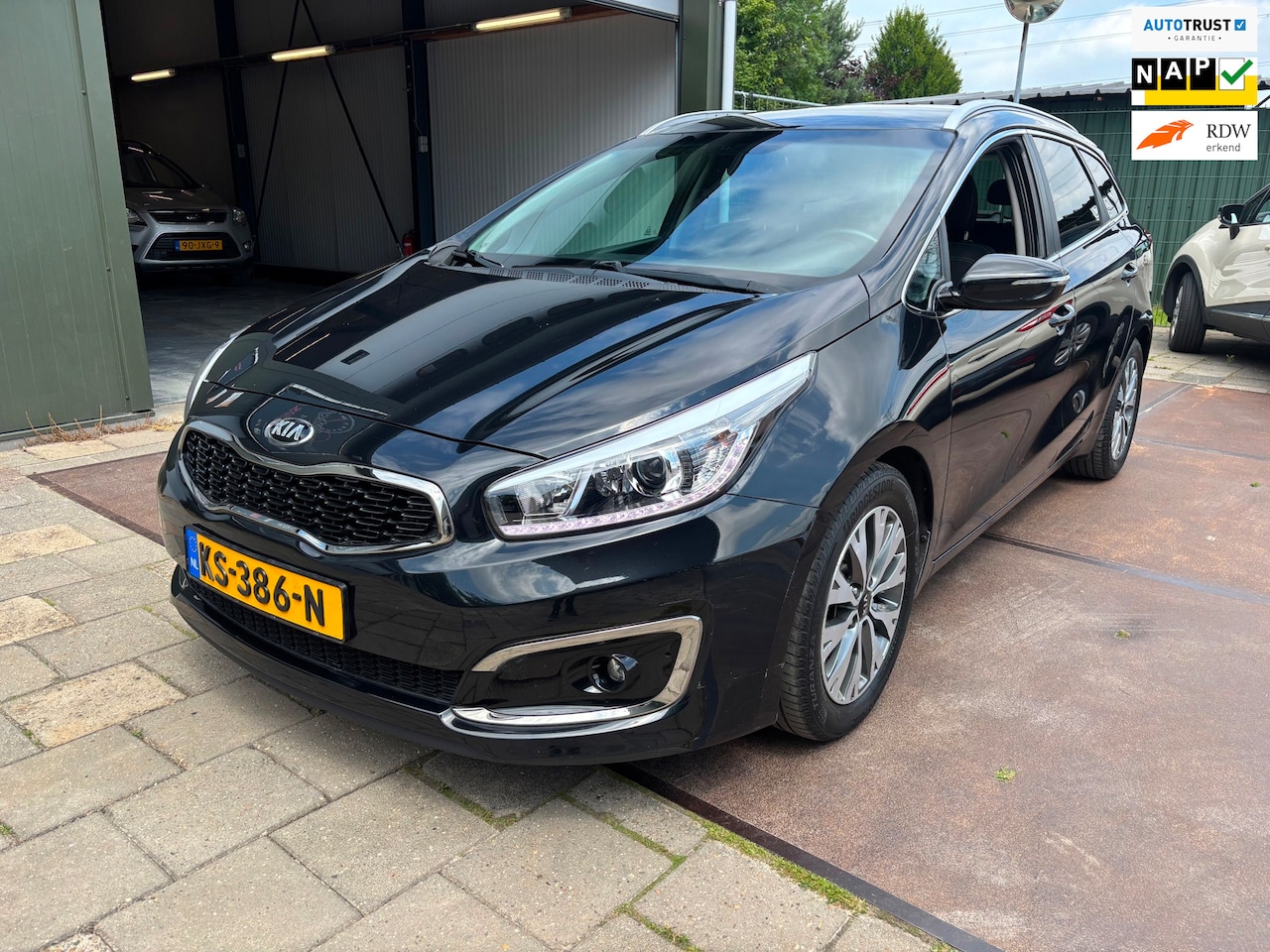 Kia Cee'd Sportswagon - 1.6 GDI DynamicLine Airco Navi Camera Cruise 90dkm NAP - AutoWereld.nl
