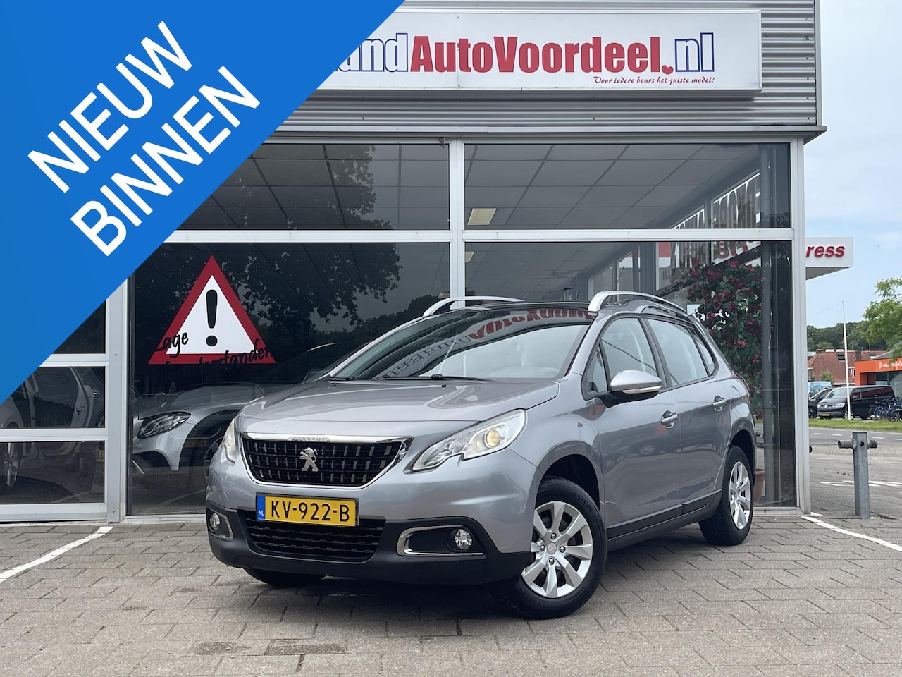 Peugeot 2008 - 1.2 PureTech Blue Lion /Cruise/Pano/DAB radio/Trekhaak/ - AutoWereld.nl