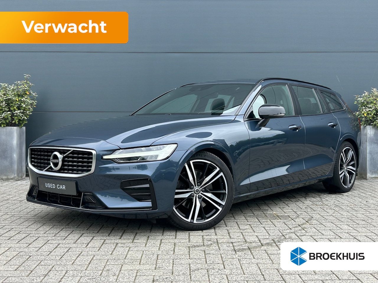 Volvo V60 - 2.0 T4 R-Design | Pano | HU-Display | Harman/Kardon | Pilot Assist | Sportstoel | - AutoWereld.nl