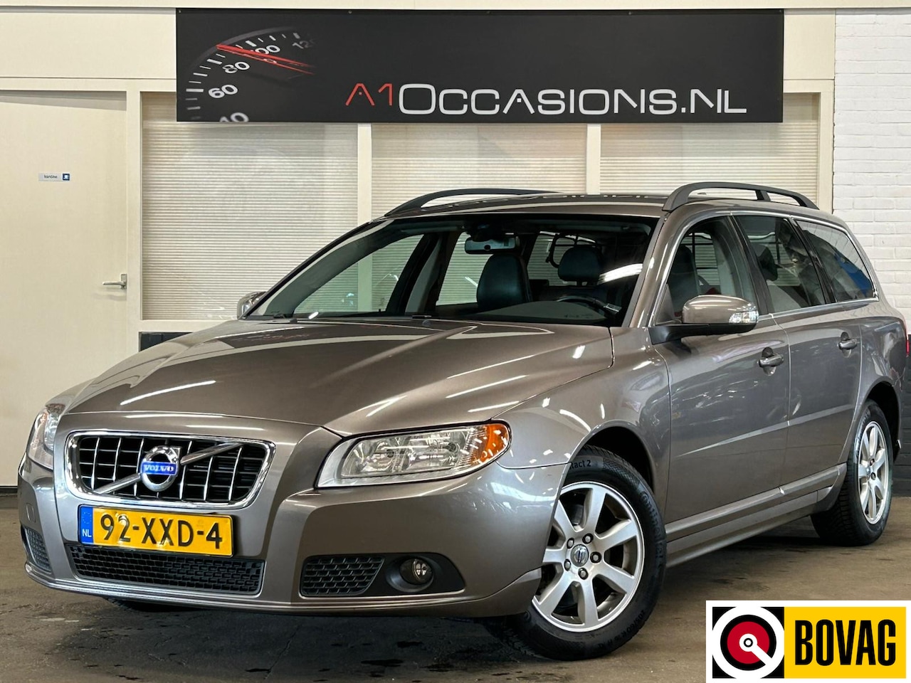 Volvo V70 - 2.0T Summum + AUTOMAAT + LEDER !! - AutoWereld.nl