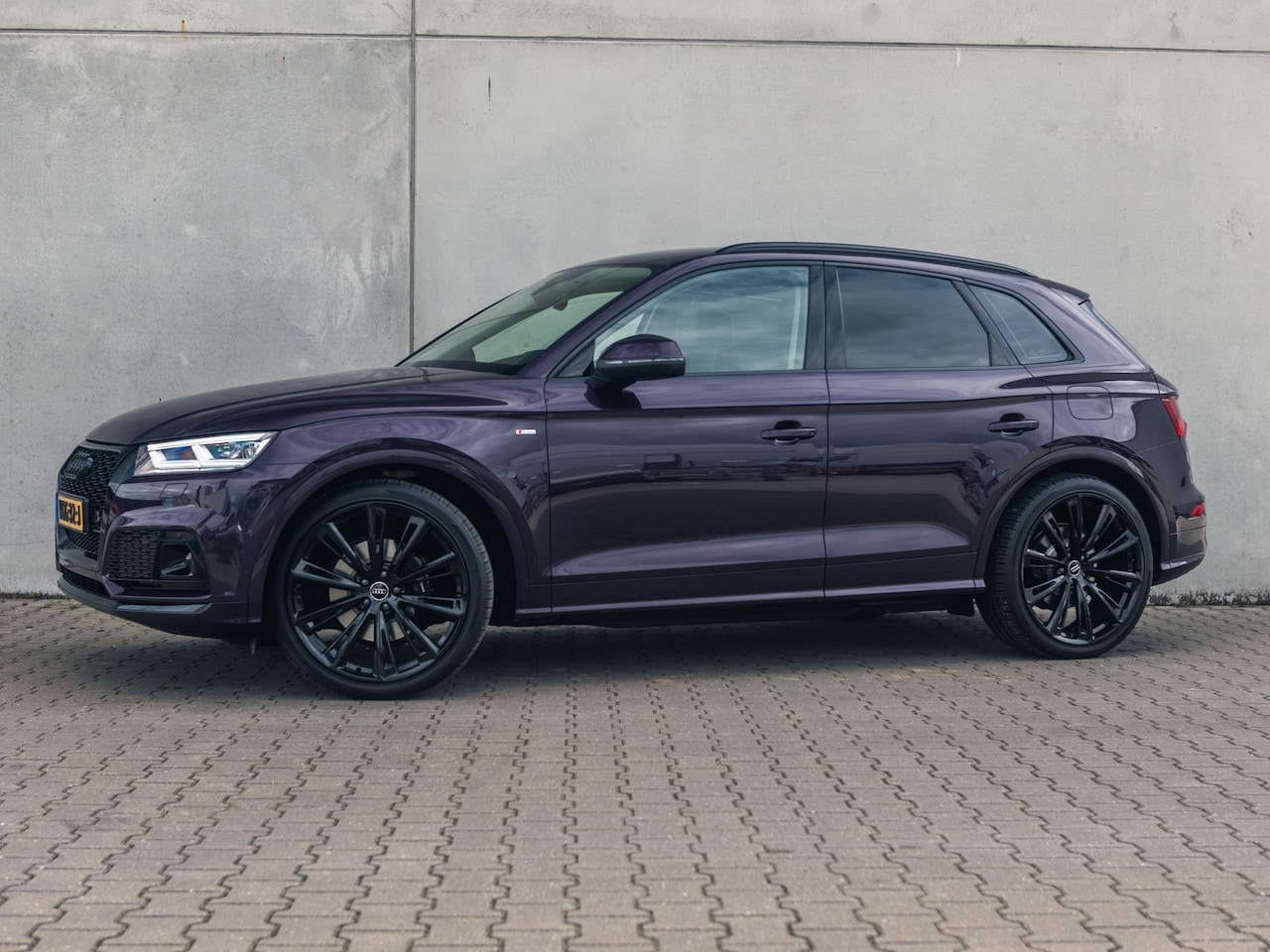 Audi Q5 - 55 TFSI e Quattro Competition Audi Exclusive Violett - AutoWereld.nl