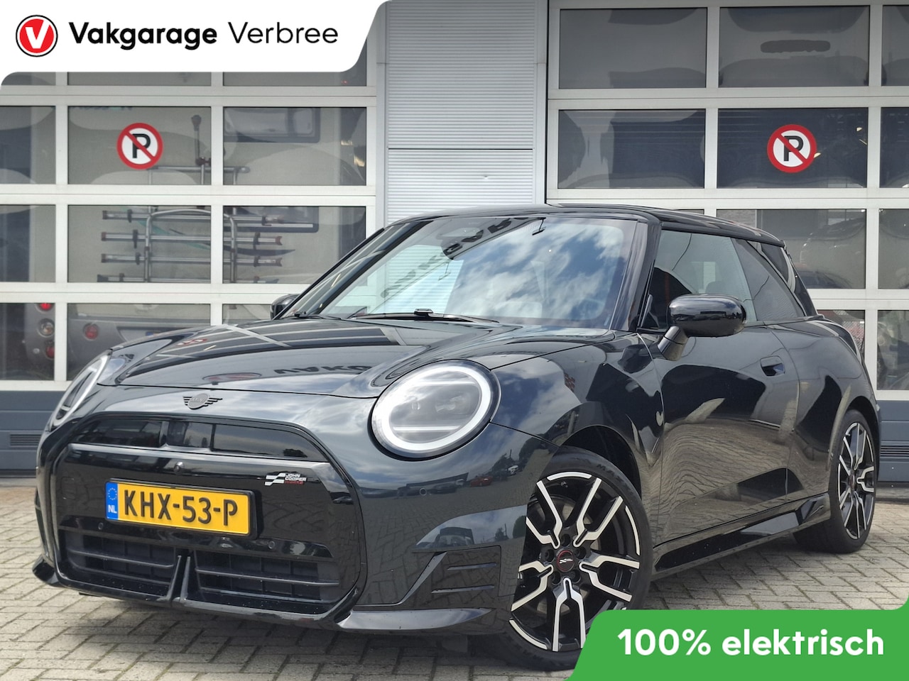MINI Electric - 3-Deurs Cooper SE John Cooper Works M 54.2 kWh | Navigatie/Android/Apple Carplay | LM Velg - AutoWereld.nl