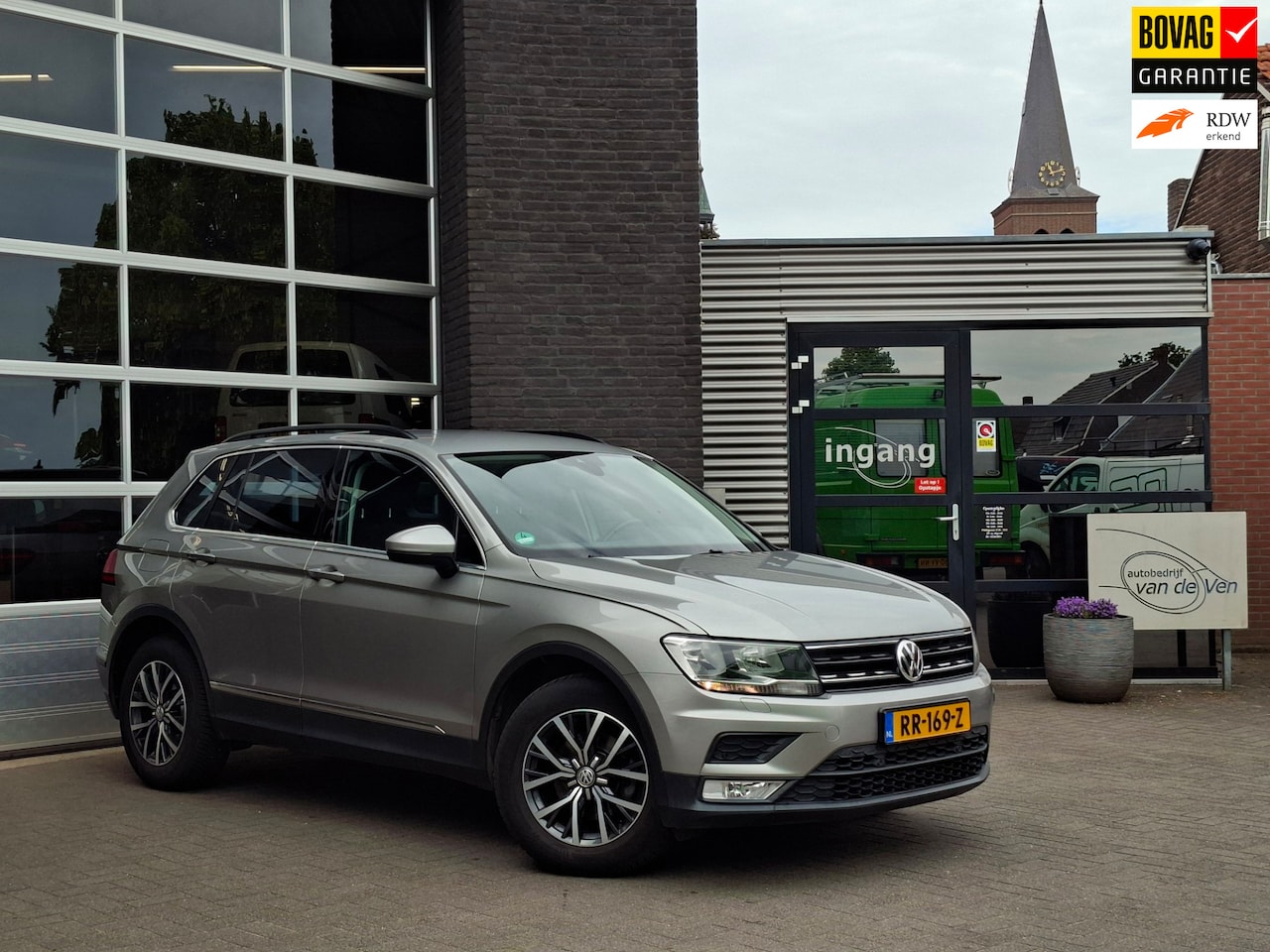 Volkswagen Tiguan - 2.0 TDI Highline | Trekhaak | Achteruitrij camera | App connect - AutoWereld.nl