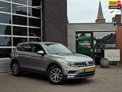 Volkswagen Tiguan - 2.0 TDI Highline | Trekhaak | Achteruitrij camera | App connect