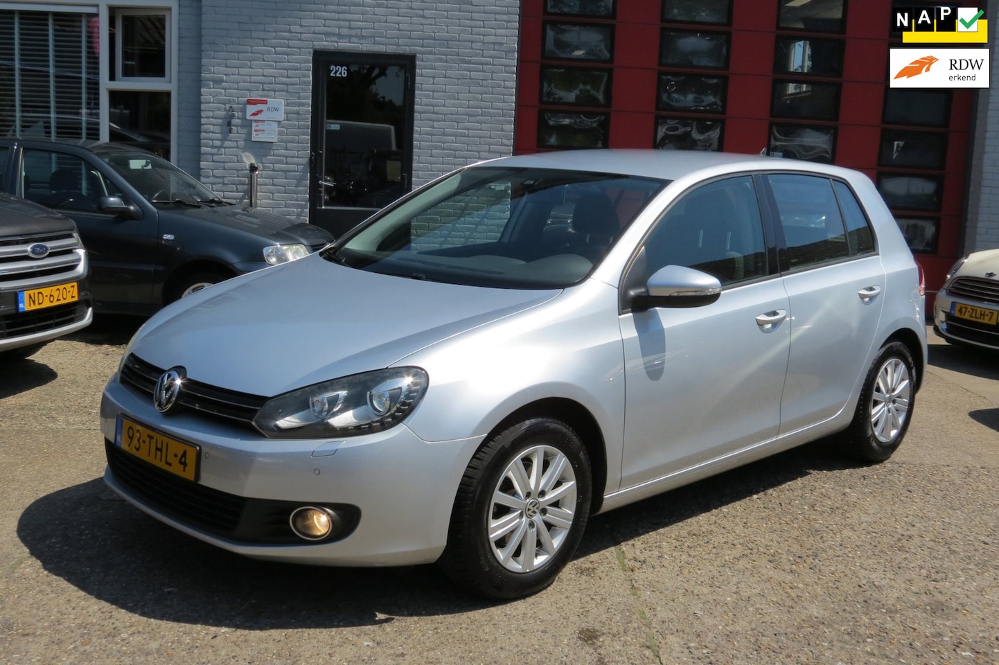 Volkswagen Golf - 1.2 TSI Comfortline BlueMotion 1.2 TSI Comfortline BlueMotion , AUTOMAAT , Cr Contr , PDC . Navi - AutoWereld.nl