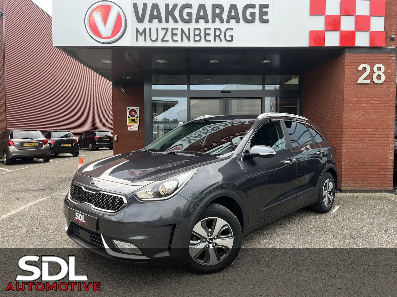 Kia Niro - 1.6 GDi Hybrid DynamicLine // ADAPT. CRUISE // CAMERA+SENSOREN // KEYLESS // NAVI+CARPLAY - AutoWereld.nl