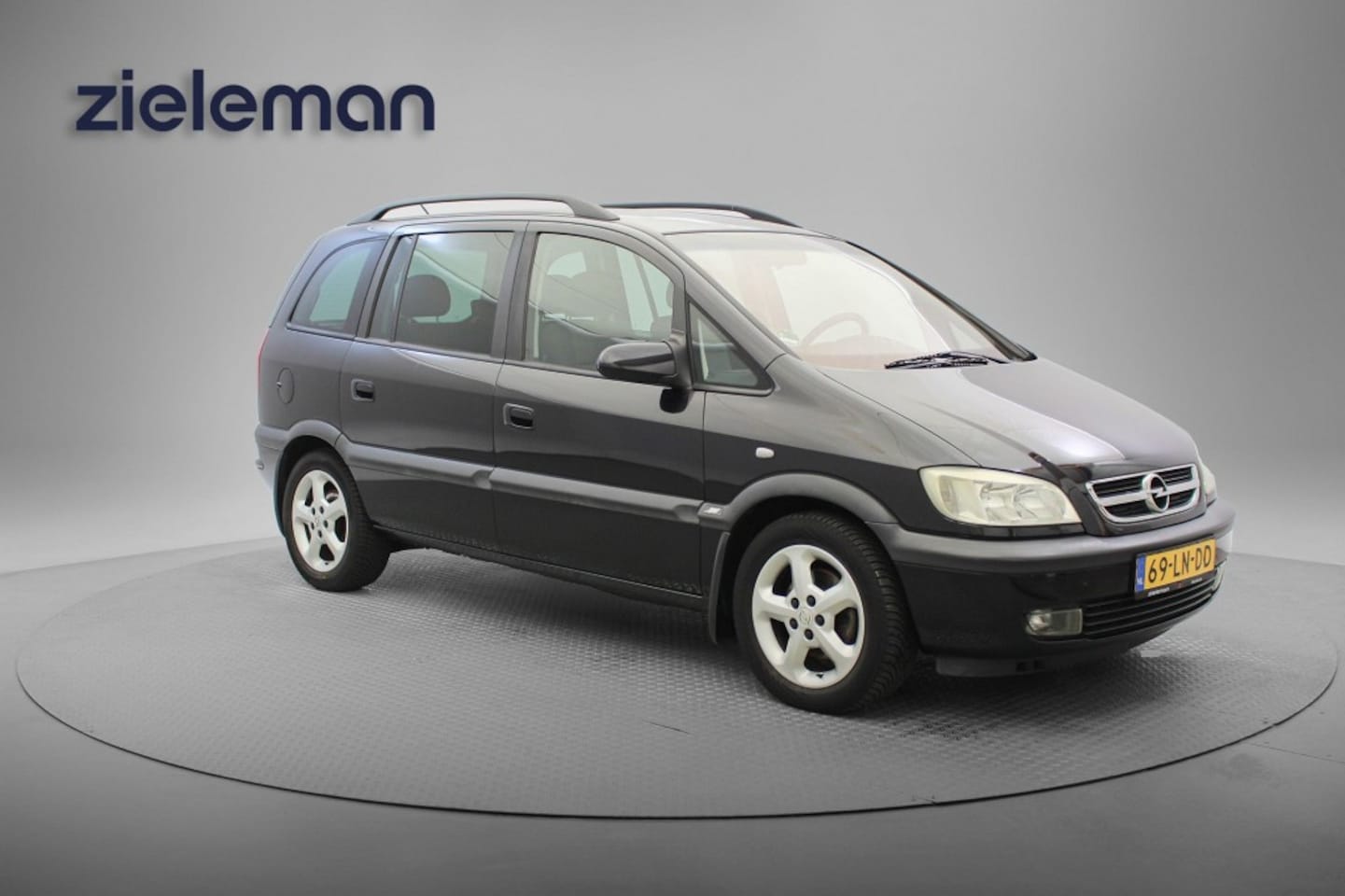 Opel Zafira - 2.2 16V Elegance 7 Persoons - Airco, Trekhaak - AutoWereld.nl