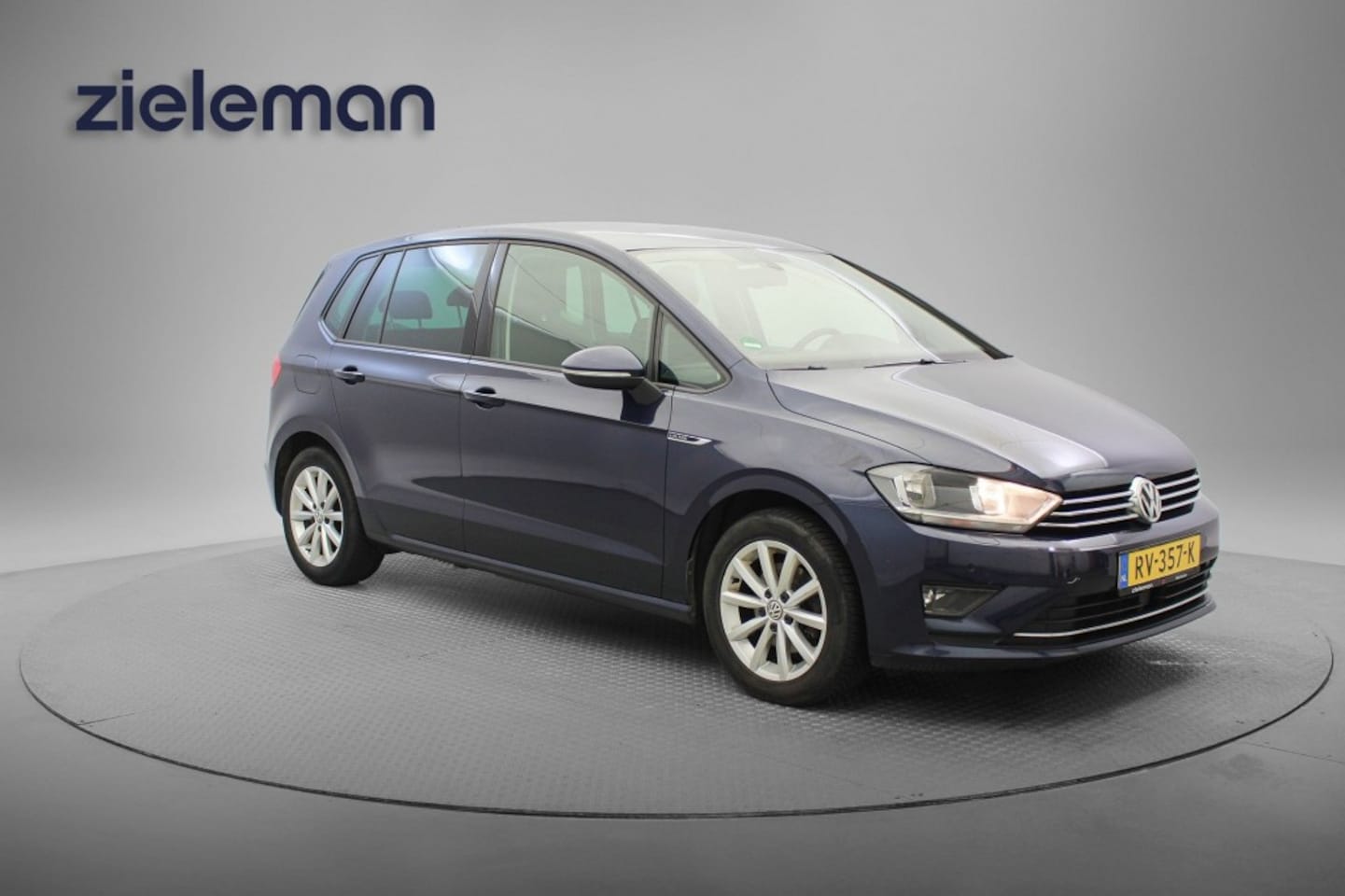 Volkswagen Golf Sportsvan - 1.6 TDI Business Edition Connected - Navi, Clima, Stoelverw. Trekhaak - AutoWereld.nl