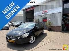 Volvo V60 - 1.6 T3 Kinetic Clima, cruise, pdc, trekhaak