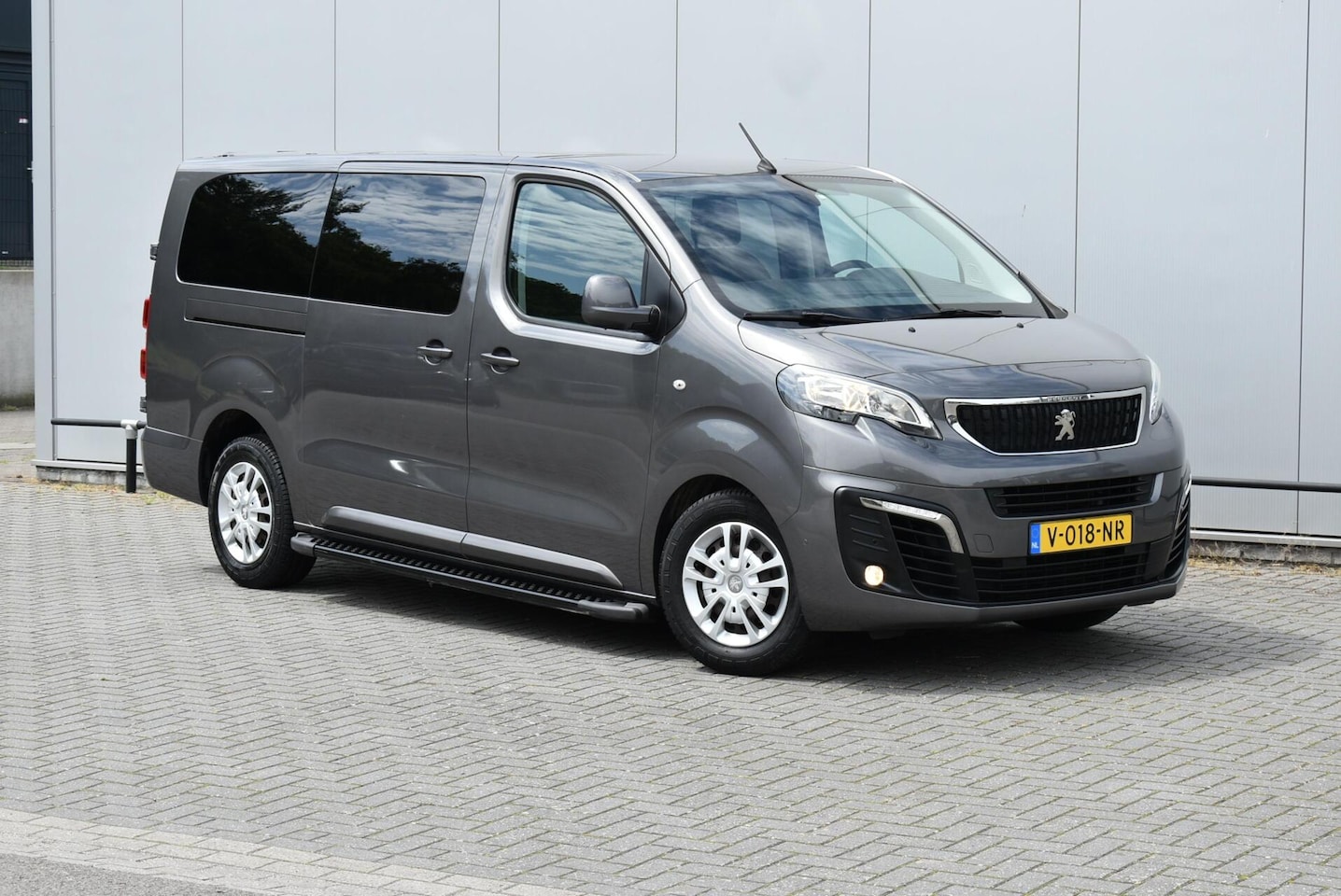 Peugeot Expert - Bestel 2.0 BlueHDI 180 Standard Premium - AutoWereld.nl
