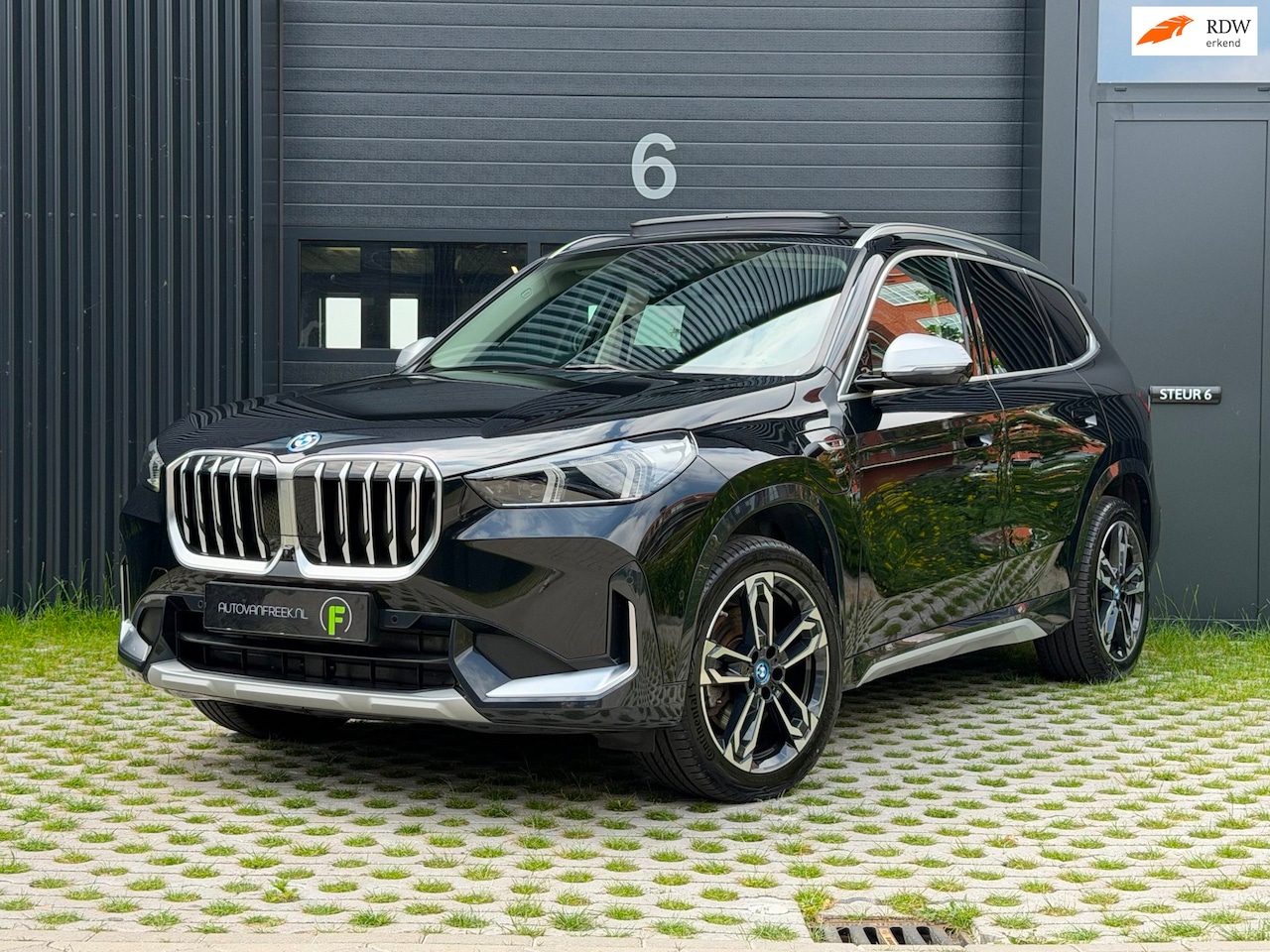 BMW X1 - XDrive30e High Executive xLine | PANO | H/K | 360 CAMERA | 1E EIG | DEALER | ELEK STOELEN - AutoWereld.nl