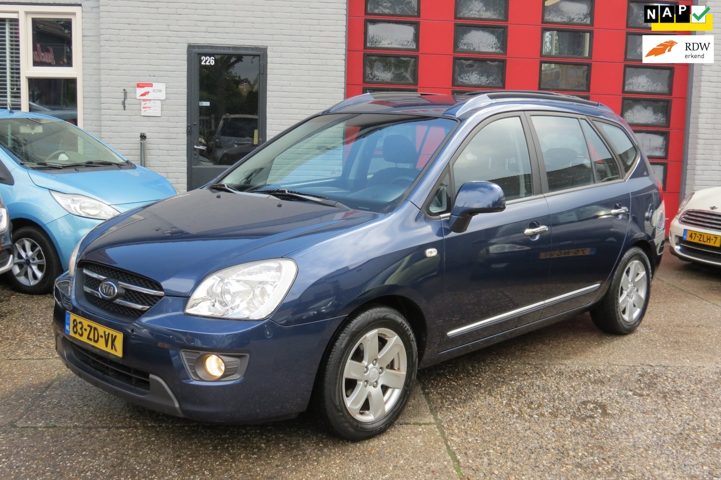 Kia Carens - 2.0 CVVT X-ecutive 2.0 CVVT X-ecutive , Clima , Trekhaak ,PDC - AutoWereld.nl
