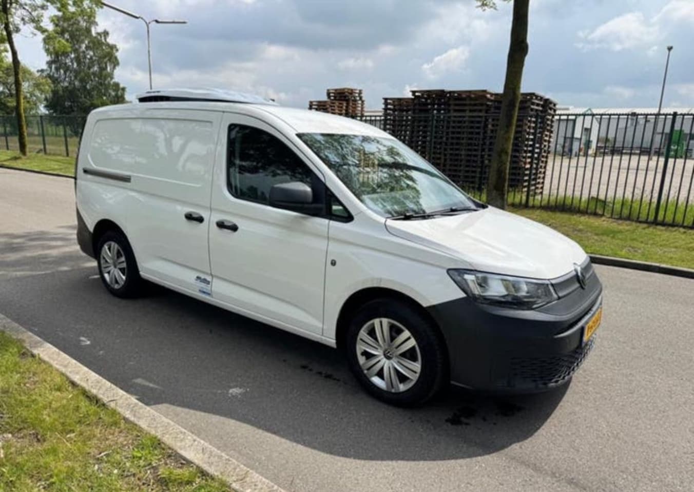 Volkswagen Caddy Cargo Maxi - 2.0 TDI DSG automaat | Koelwagen tot 0 graden | Euro 6 | Apple carplay - AutoWereld.nl