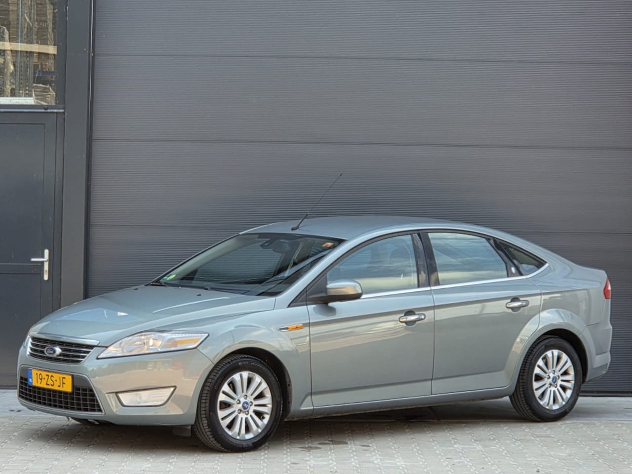 Ford Mondeo - 2.3-16V Ghia nap automaat 2e eigenaar apk 27 - AutoWereld.nl