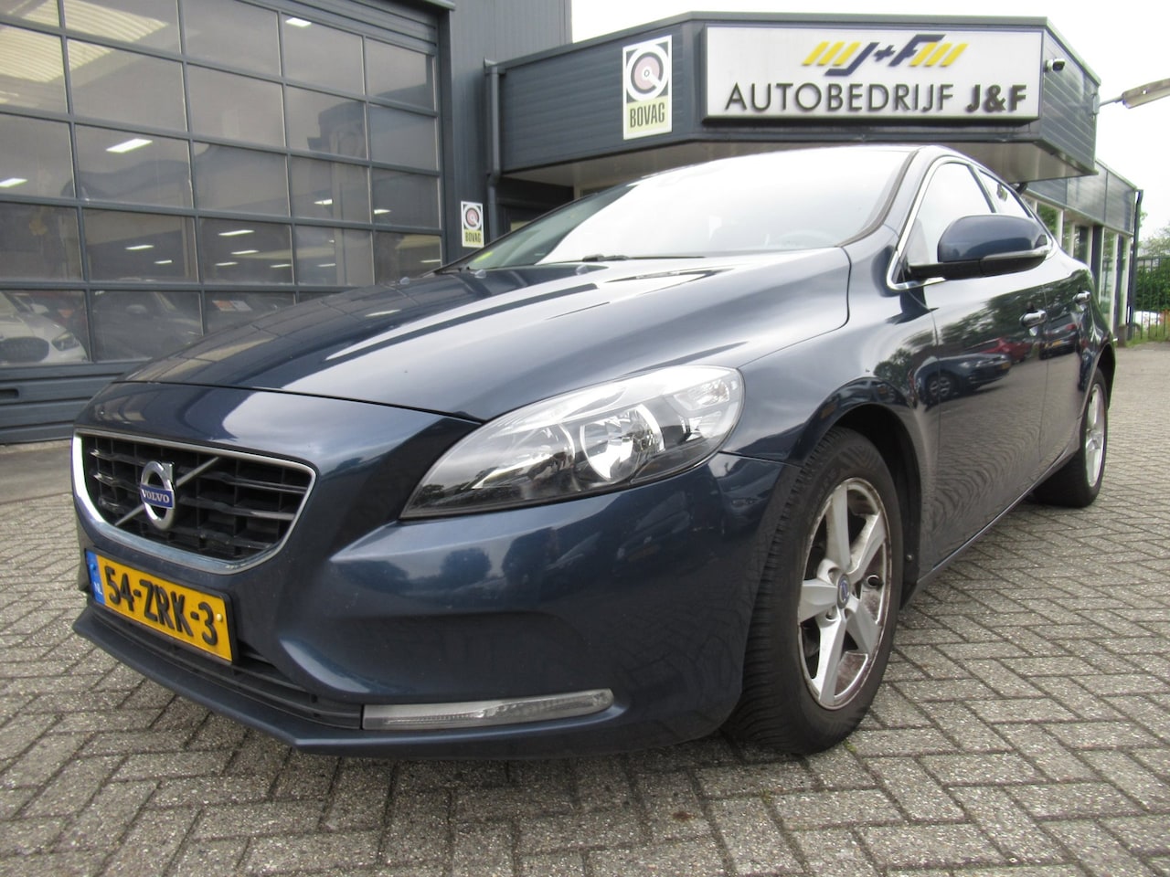 Volvo V40 - 1.6 D2 Momentum / NAV / CAMERA / CLIMATE / PDC - AutoWereld.nl