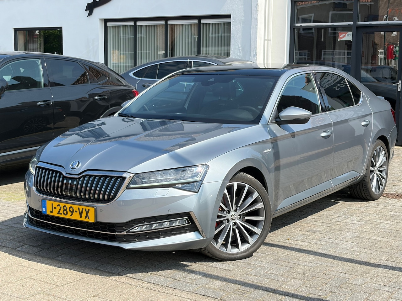 Skoda Superb - 2.0 TSI Laurin & Klement, Full option, Schuif/kanteldak, Stoelverwarming/koeling, Elekt. t - AutoWereld.nl