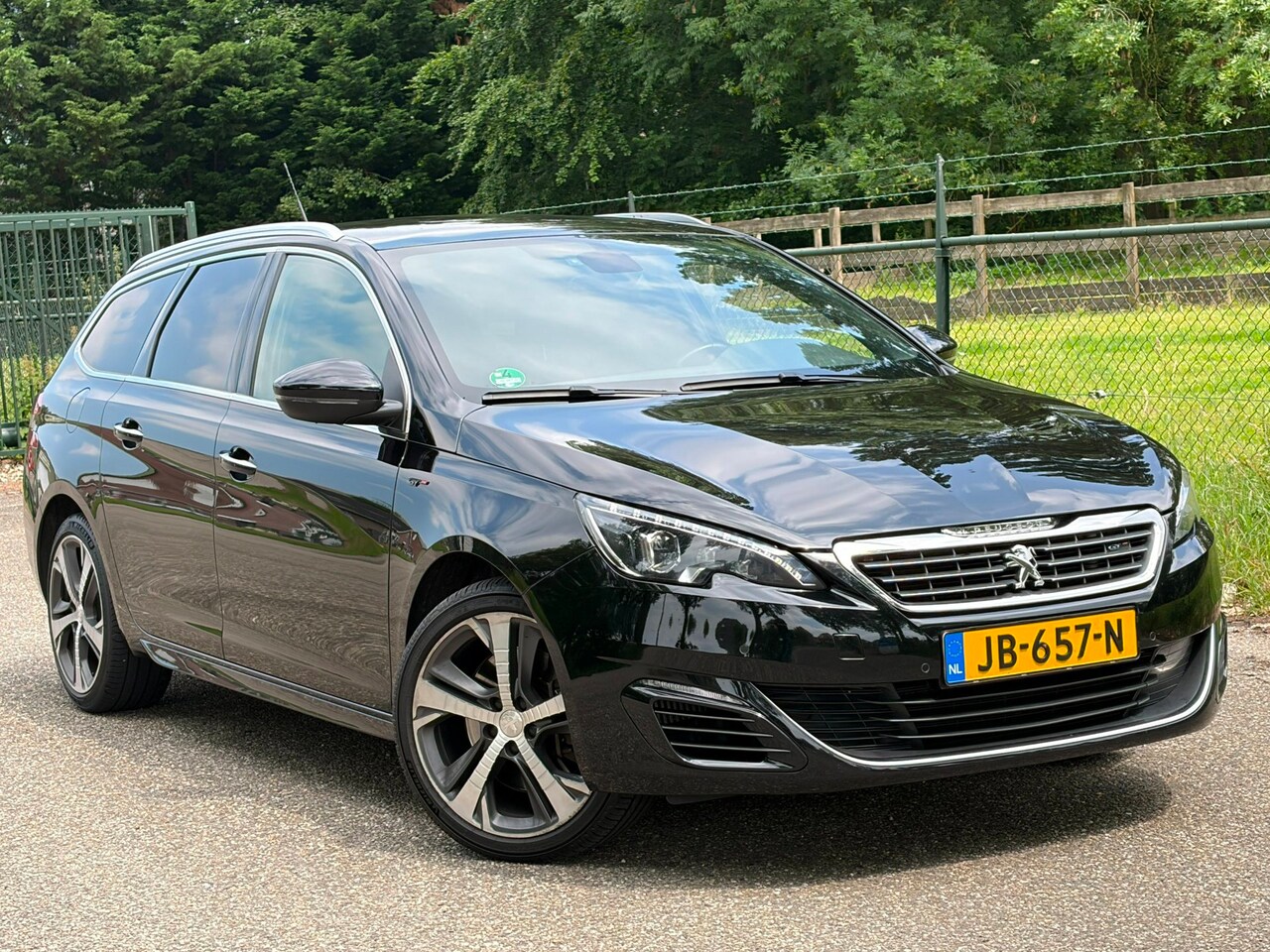 Peugeot 308 SW - 1.6 GT 205PK /Xenon/Pano/Navi/Trekhaak/ - AutoWereld.nl