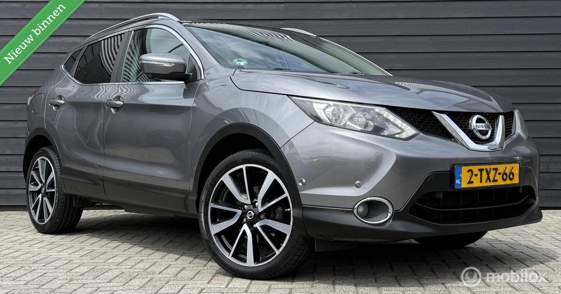 Nissan Qashqai - 1.2 T Premier Edition Pano.dak/Trekhaak/Navi/LED - AutoWereld.nl