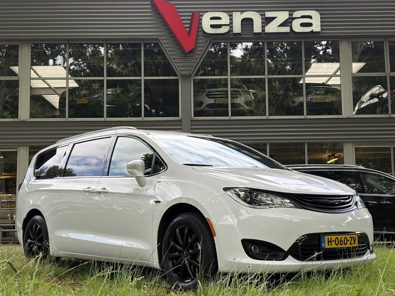 Chrysler Grand Voyager - 3.6 V6 Hybrid Touring - AutoWereld.nl