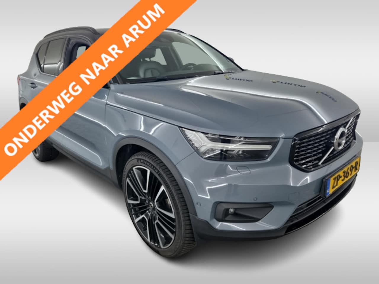 Volvo XC40 - 1.5 T3 164PK R-Design !!FULL OPTION!! | LEER | 21" | 360° | HK-AUDIO - AutoWereld.nl