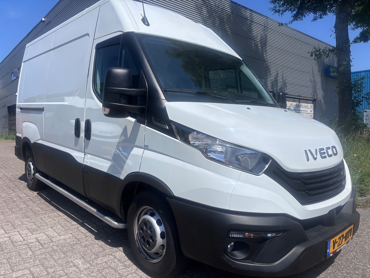 Iveco Daily - 35S16v Automaat L2H2 NL auto Trekhaak 3500 kg - AutoWereld.nl