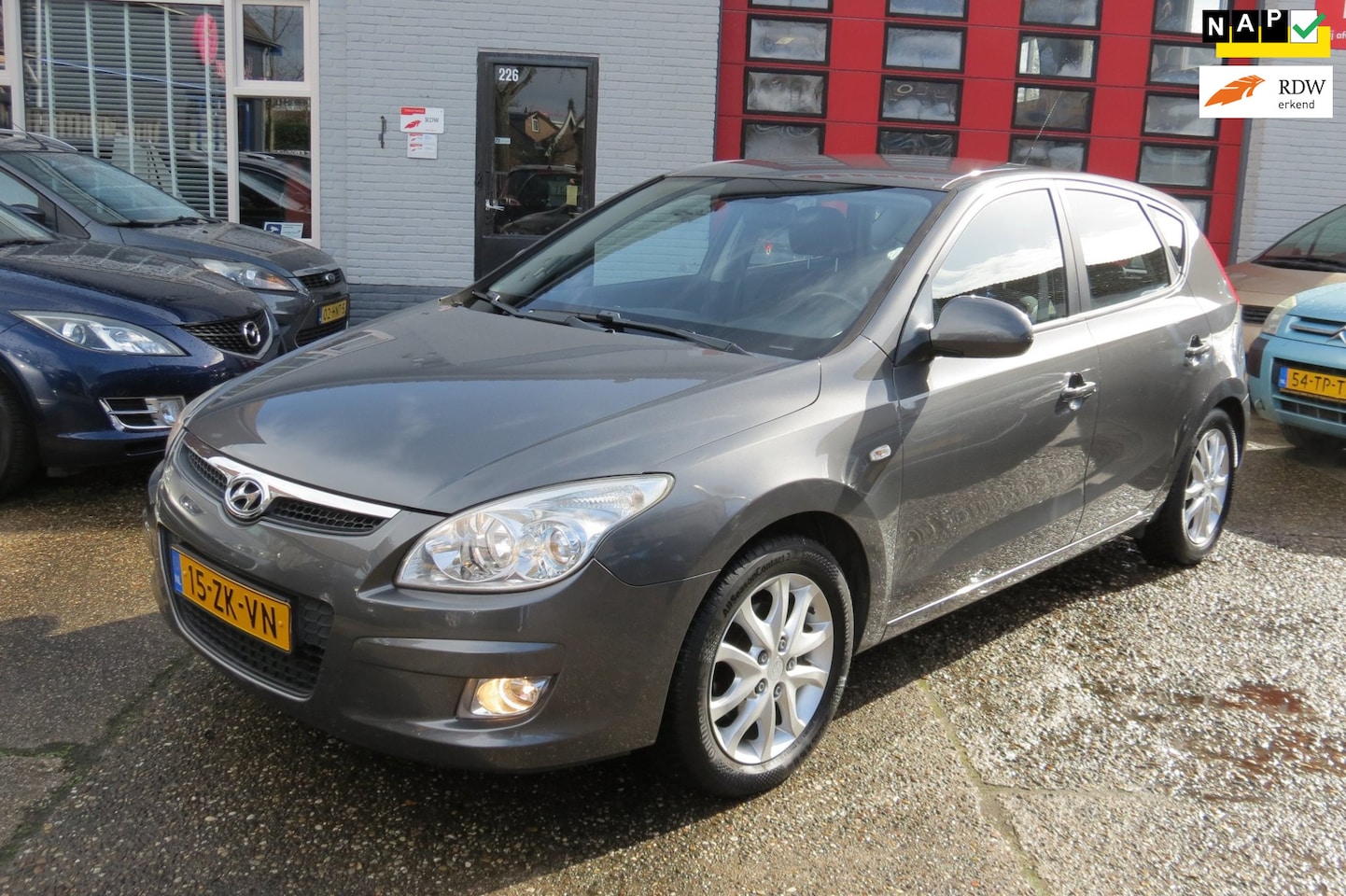 Hyundai i30 - 2.0i Style 2.0i Style , AUTOMAAT , 5 DEURS - AutoWereld.nl