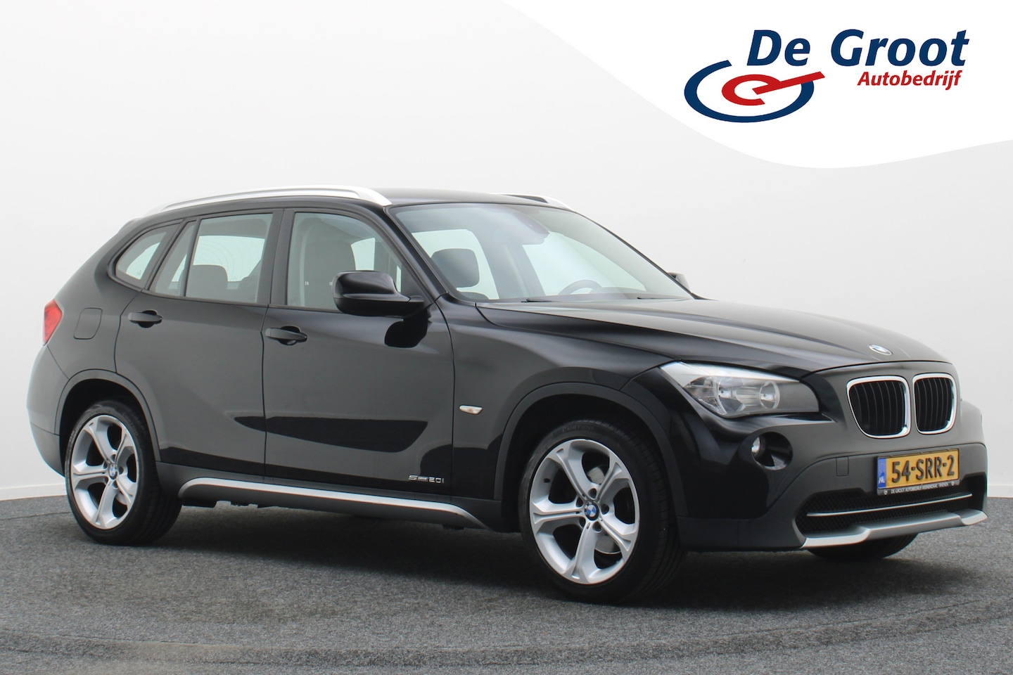 BMW X1 - sDrive20i Business Navigatie, Trekhaak, Climate, Cruise, 18" - AutoWereld.nl