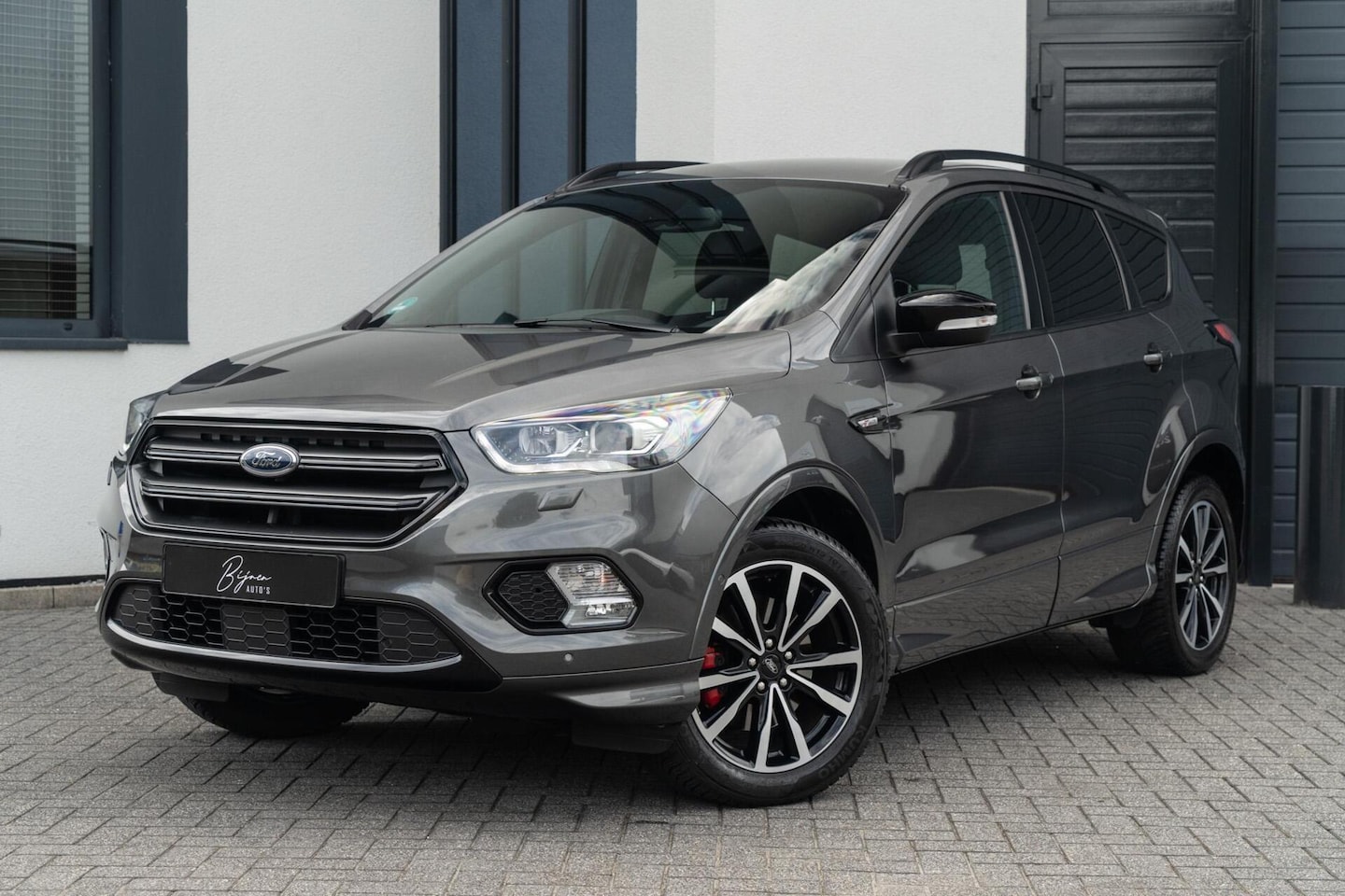 Ford Kuga - 1.5 EcoBoost ST Line TREKHAAK / CAMERA / DESIGN PACK - AutoWereld.nl