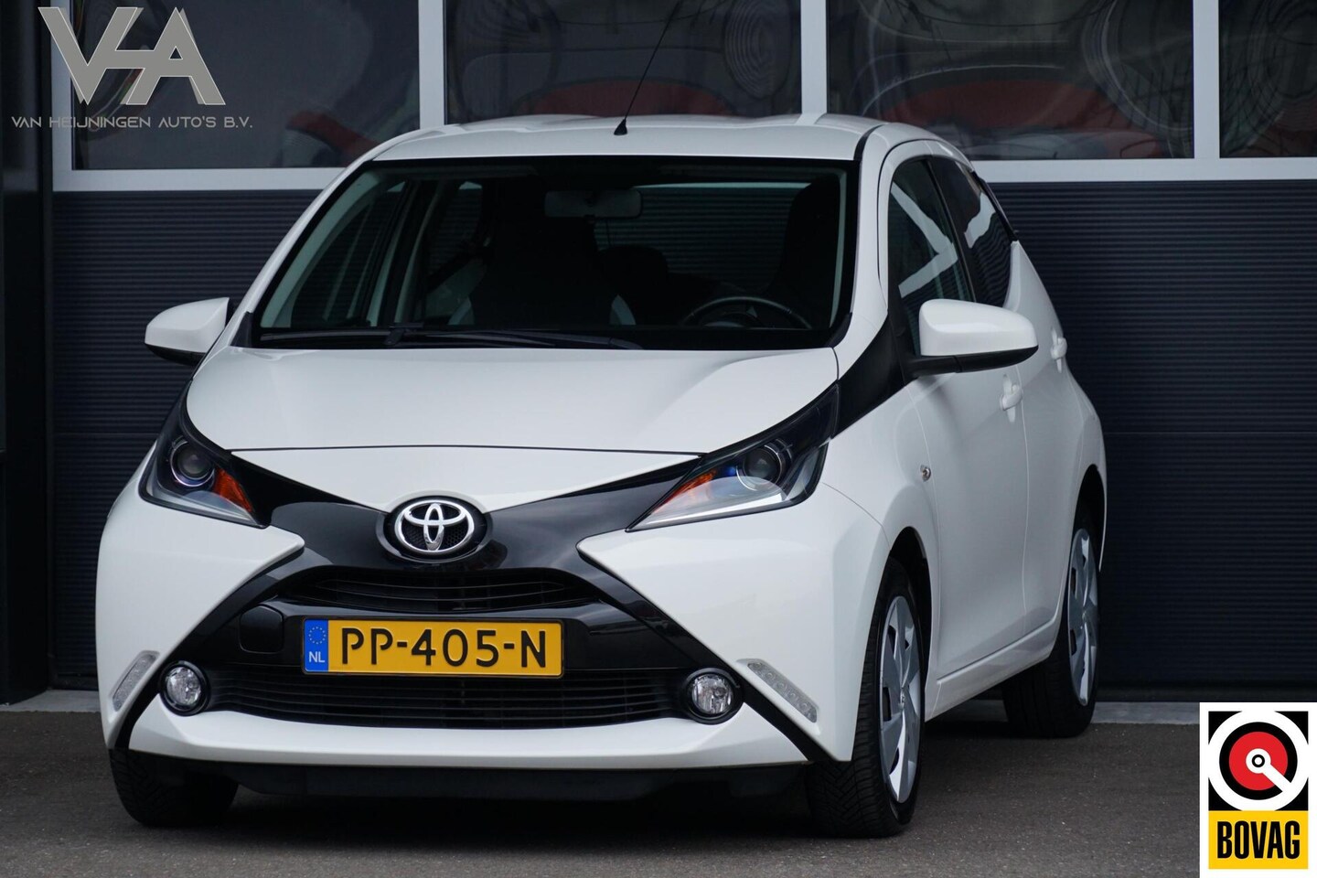 Toyota Aygo - 1.0 VVT-i x-play 1.0 VVT-i x-play, NL, camera, bluetooth, navi - AutoWereld.nl