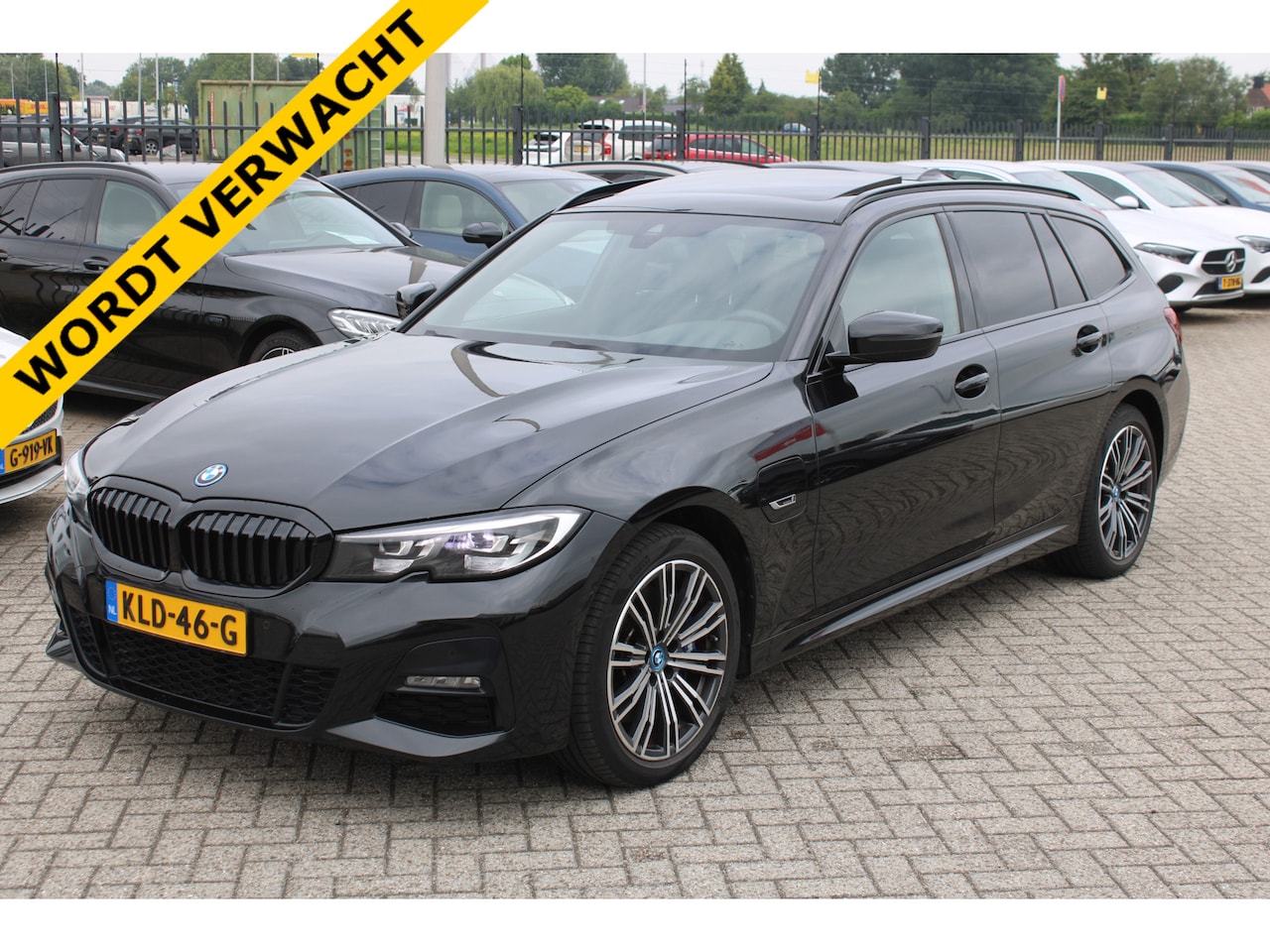 BMW 3-serie Touring - 330e High Executive M-SPORT PANORAMADAK MEMORY KEY-LESS CAMERA CARPLAY - AutoWereld.nl