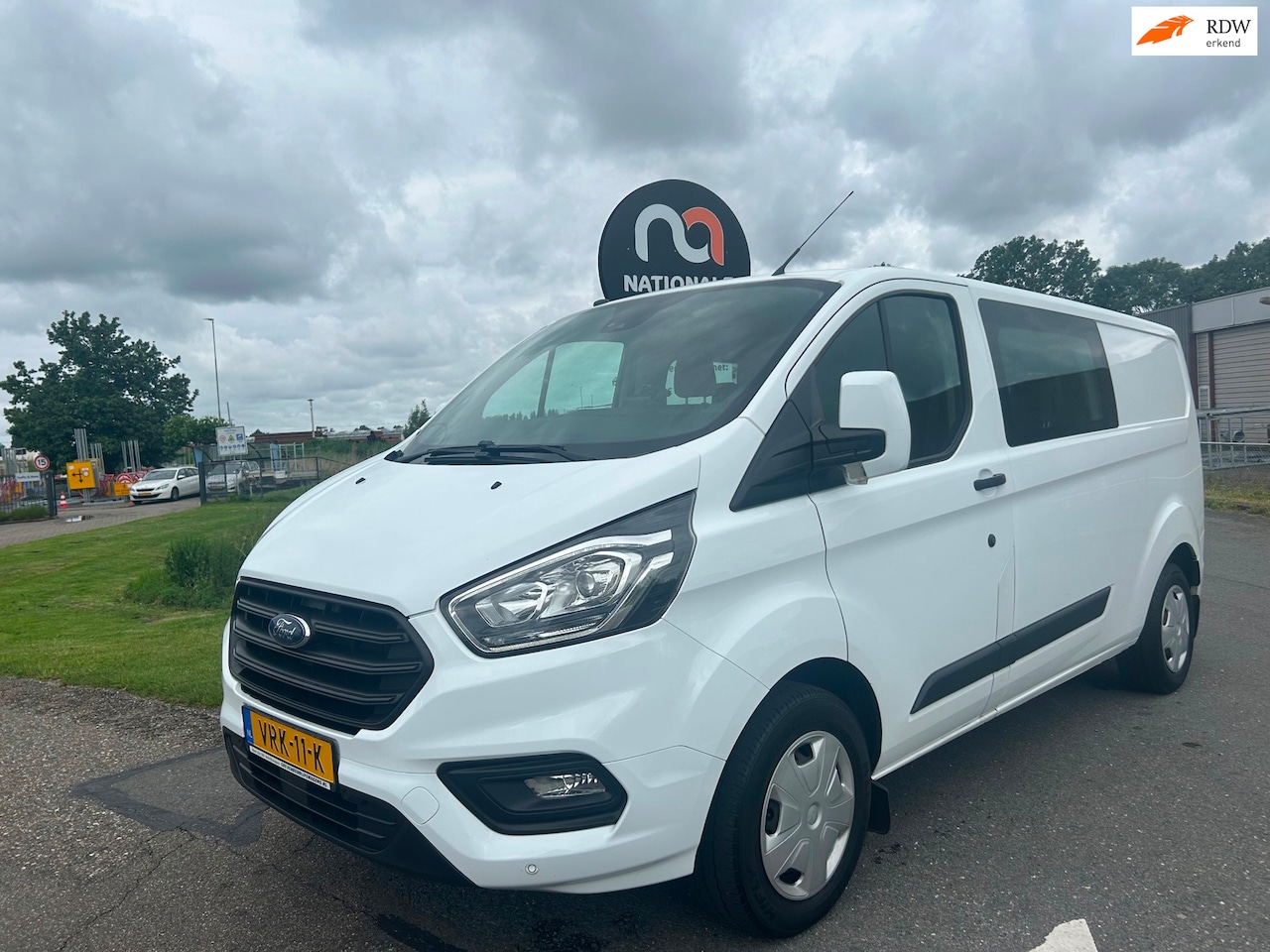 Ford Transit Custom - | 2018 | 340 2.0 TDCI L2H1 Ambiente DC | APK - AutoWereld.nl