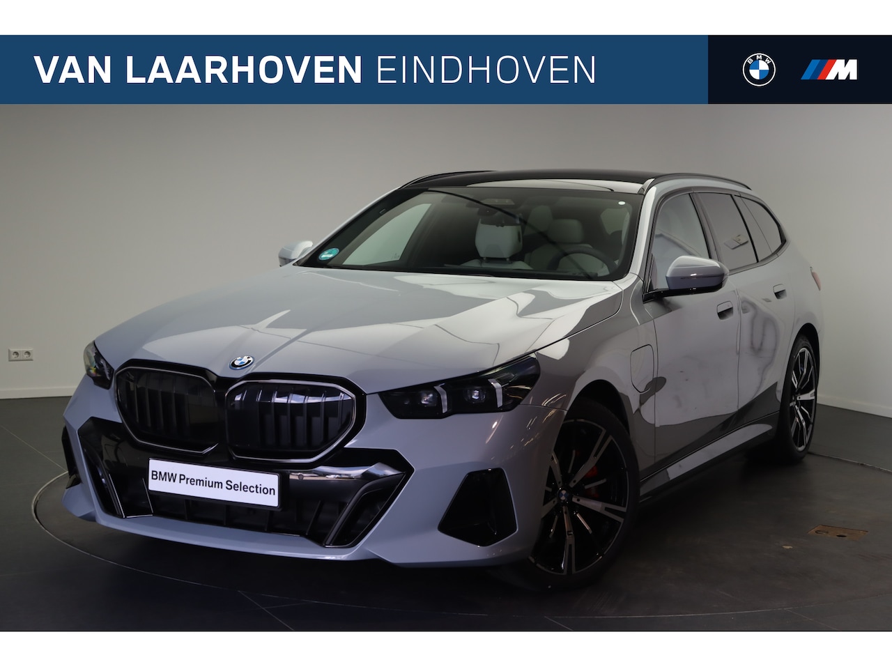 BMW 5-serie Touring - 550e xDrive M Sport Automaat / Trekhaak / Panoramadak / Stoelventilatie / Bowers & Wilkins - AutoWereld.nl
