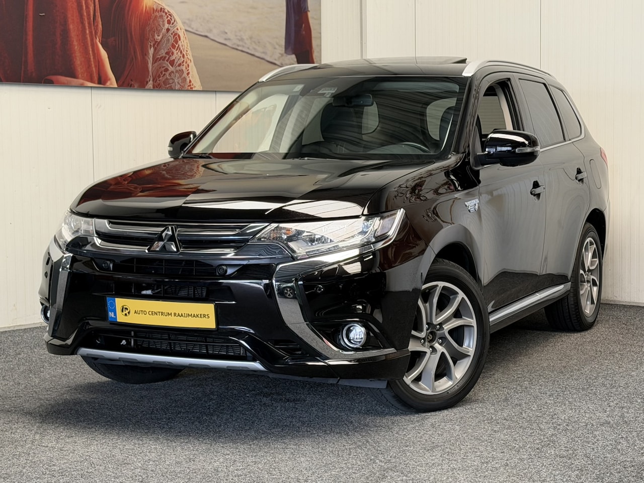 Mitsubishi Outlander - 2.0 PHEV Prestige 4WD NAVIGATIE LEDER ADAPTIVE CRUISE CONTROL PANORAMA SCHUIF/KANTELDAK KE - AutoWereld.nl