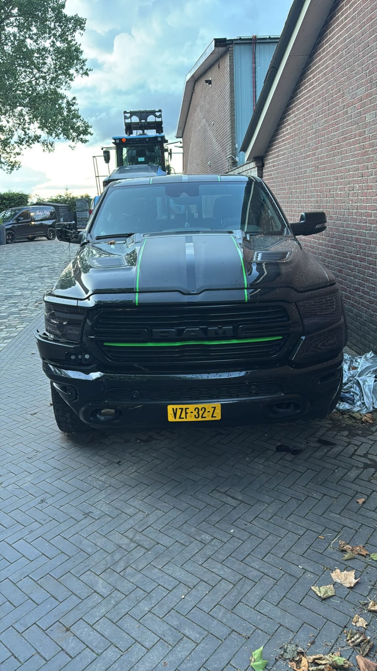 Dodge Ram 1500 - 5.7 V8 4x4 Crew Cab Longhorn |Let op schade| - AutoWereld.nl