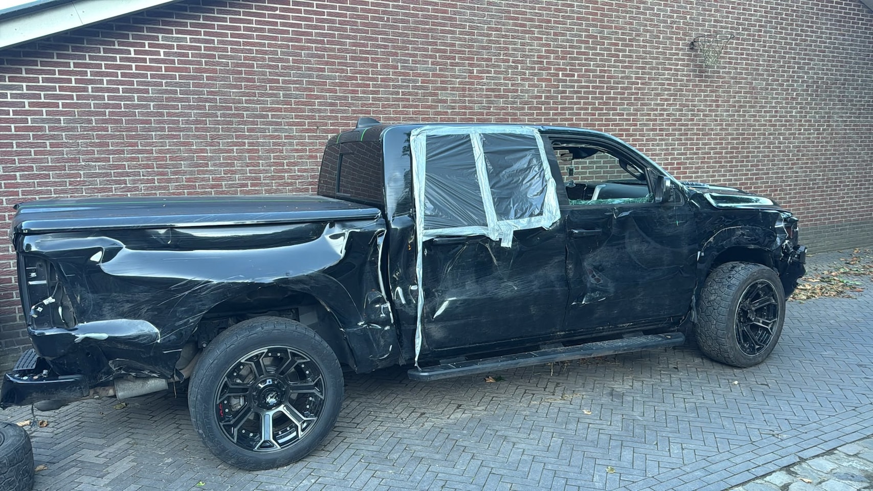 Dodge Ram 1500 - 5.7 V8 4x4 Crew Cab Longhorn |Let op schade| - AutoWereld.nl