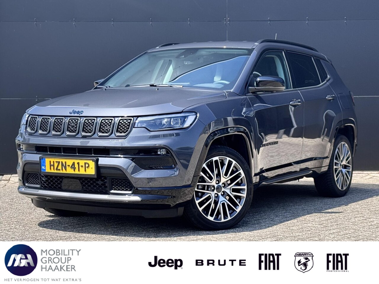 Jeep Compass - 4xe 240 Plug-in Hybrid Electric Summit | Stoelverwarming | Apple-Android | 360 Camera - AutoWereld.nl
