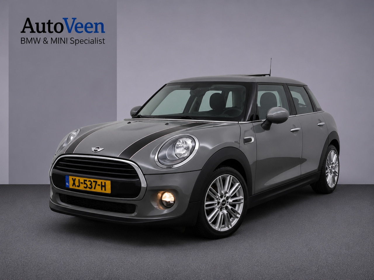 MINI 5-Deurs - 1.5 Cooper Chili (PANO, NAVI, PARKEERSENSOREN, AUTOMAAT) - AutoWereld.nl
