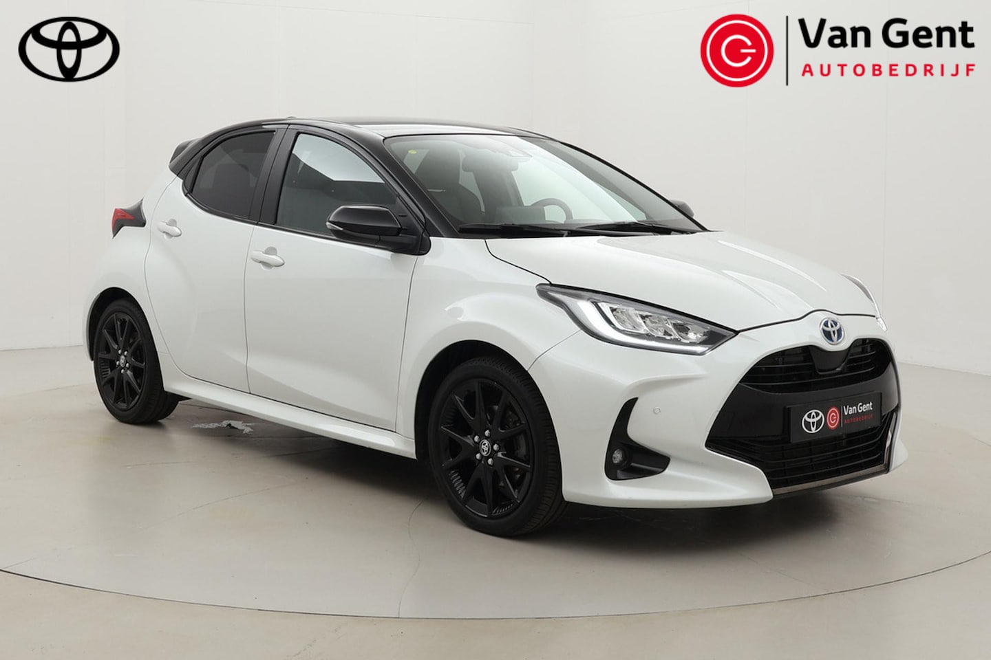 Toyota Yaris - 1.5 Hybrid Executive | Panoramadak | Trekhaak | Apple Carplay / Android Auto | Dodehoek de - AutoWereld.nl