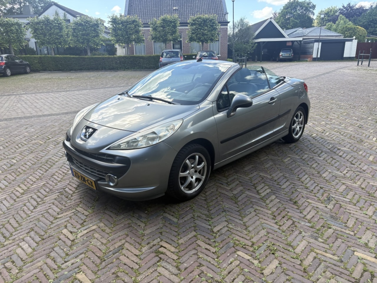 Peugeot 207 CC - 1.6 VTi Cabriolet slechts 155DKM - AutoWereld.nl