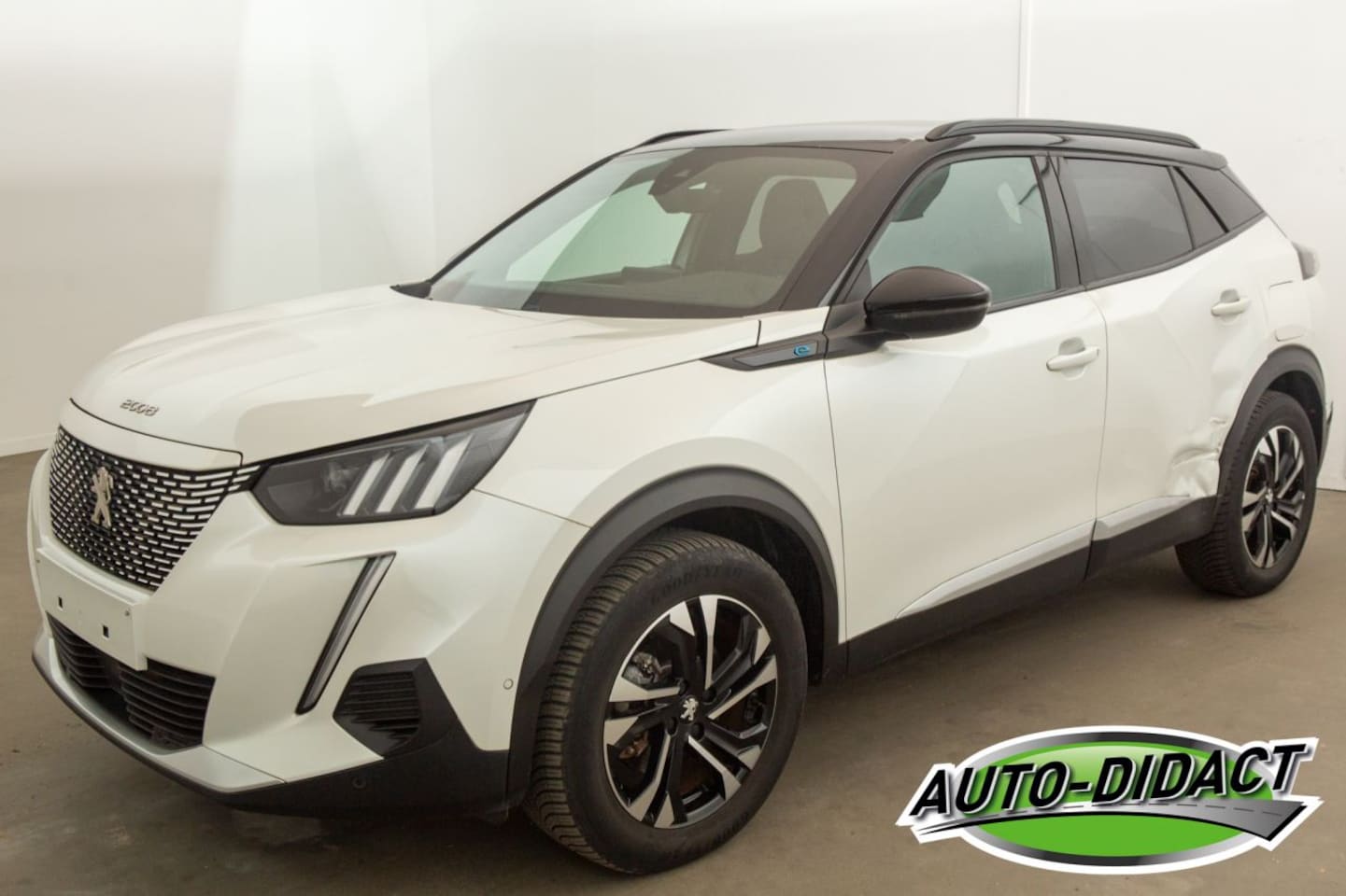 Peugeot e-2008 - GT Automaat 100kW 37.245 km Navi Clima Digi Dash - AutoWereld.nl