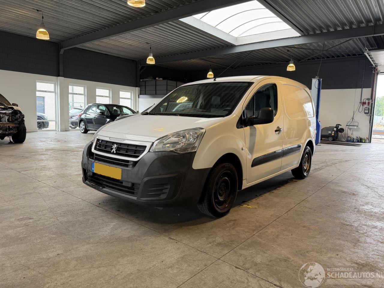 Peugeot Partner - 1.6 BlueHDi 75 L1 XR - AutoWereld.nl