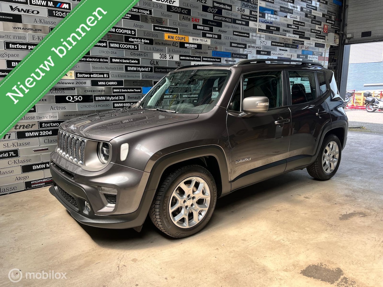 Jeep Renegade - 1.3T Limited Automaat, Pano, Apple Carplay - AutoWereld.nl