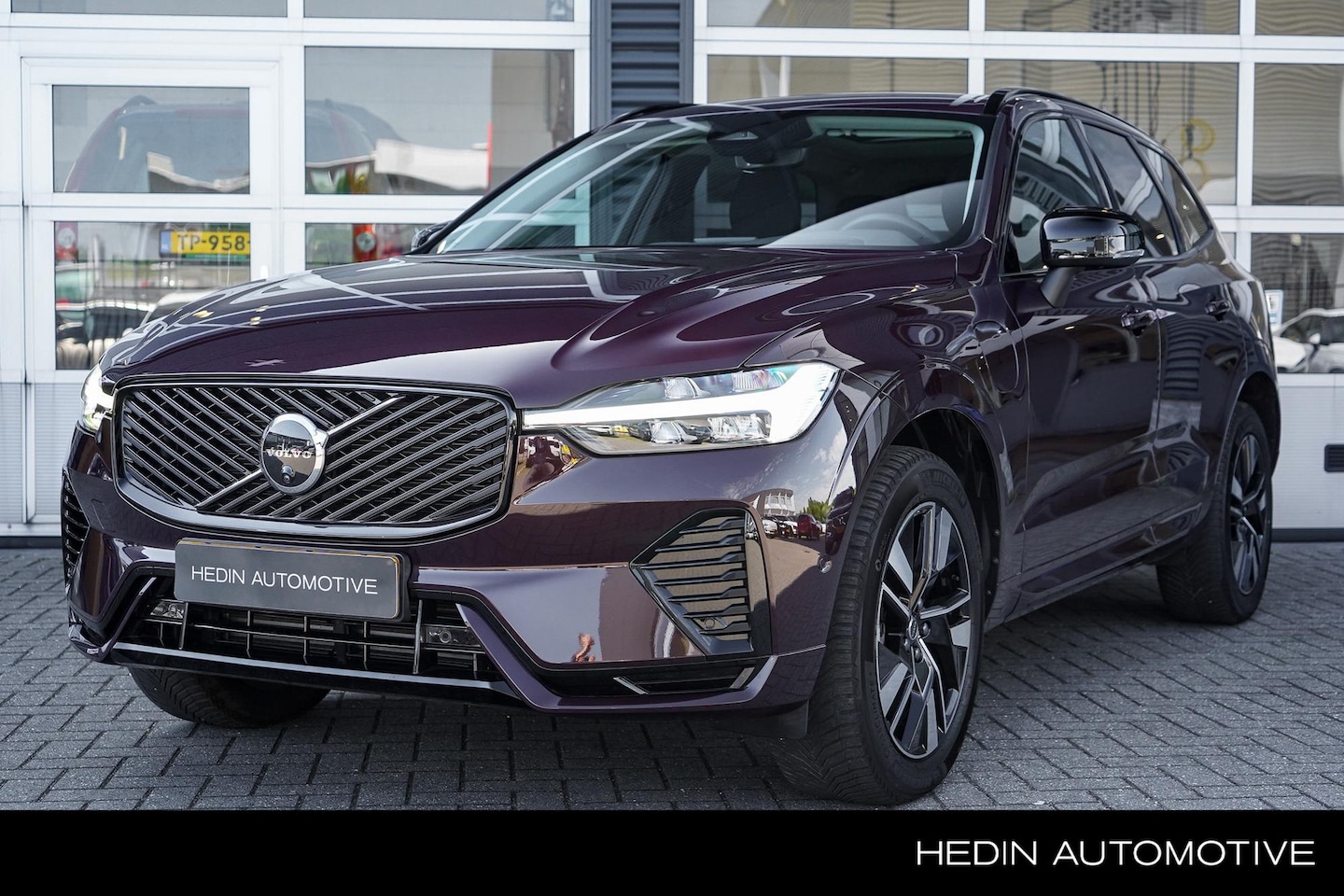 Volvo XC60 - 2.0 T6 Plug-in hybrid AWD Plus Dark | Schuifdak | Elektrische Stoelen | 360 Camera | Stoel - AutoWereld.nl