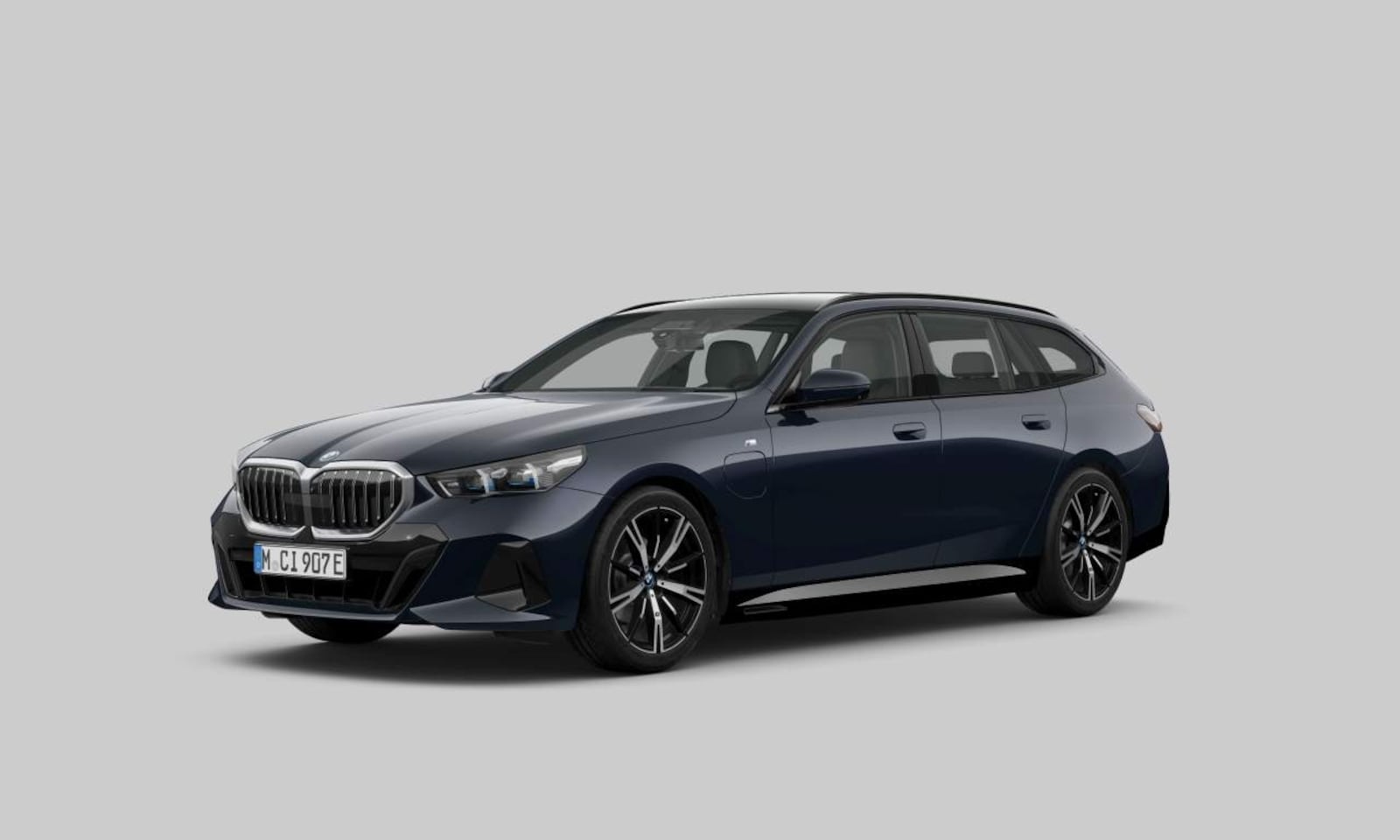 BMW 5-serie Touring - 530e | M-sport | Driving Assistant Plus | Harman Kardon | Schuif-/ Panoramadak | Parking A - AutoWereld.nl