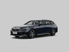 BMW 5-serie Touring - 530e | M-sport | Driving Assistant Plus | Harman Kardon | Schuif-/ Panoramadak | Parking A