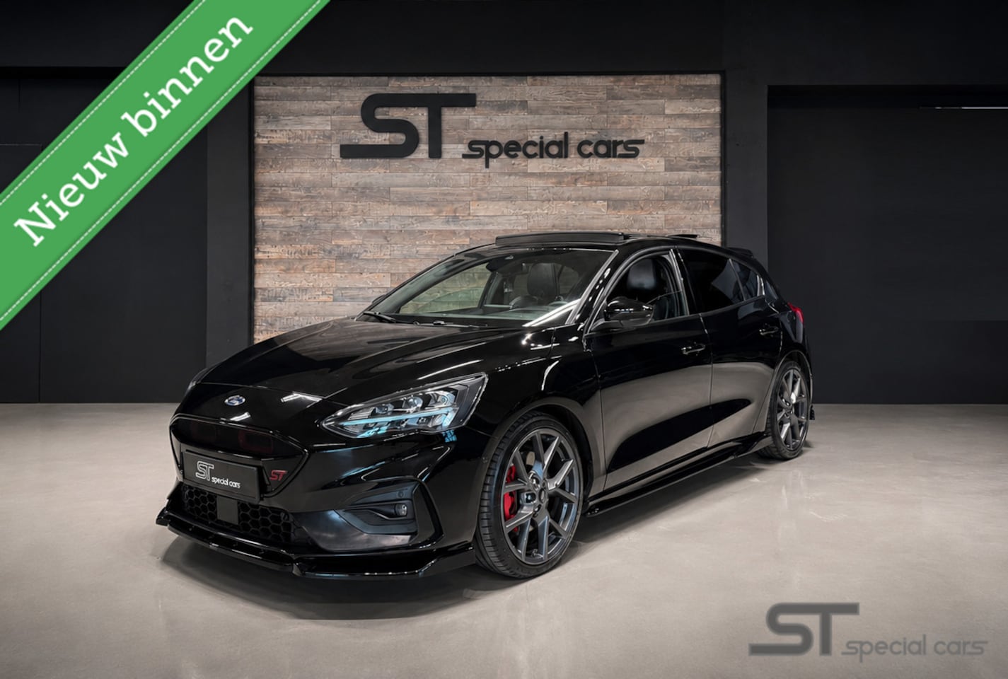 Ford Focus - 2.3 EcoBoost ST-3|Pano|Perfomance P.|Miltek|Maxton - AutoWereld.nl