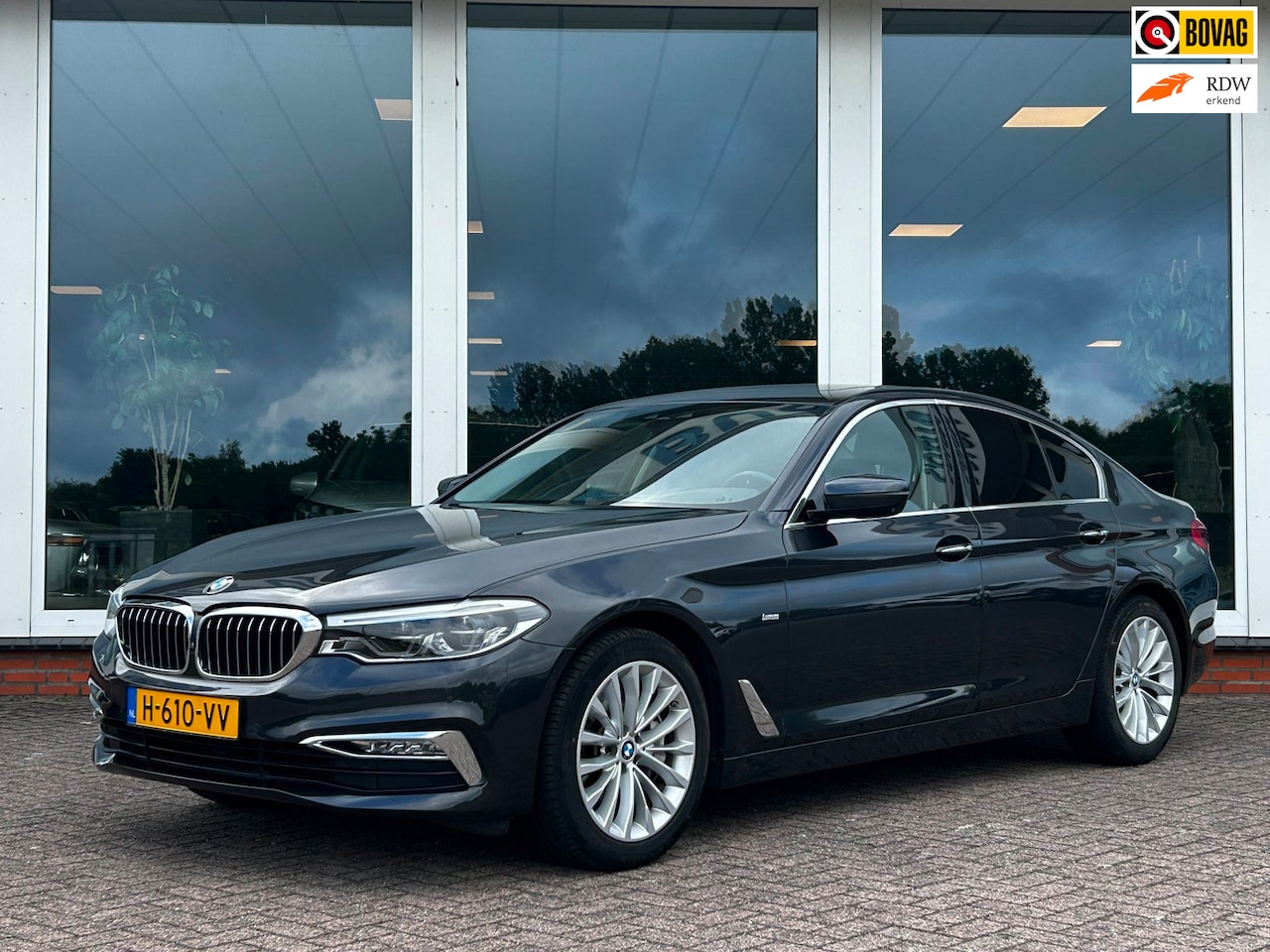 BMW 5-serie - 540i xDrive High Executive - Leder - Panorama - LM - AutoWereld.nl