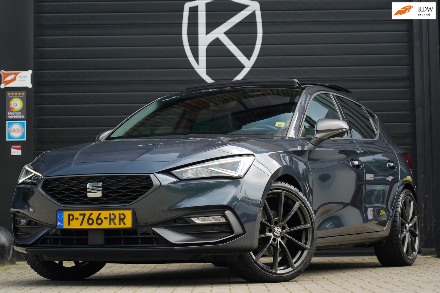 SEAT Leon - FR 1.5 eTSI FR Business Intense MATRIX LED/PANO/AMBIENT/ACC/RIJ ASS PAKK/STEOL VERW MEMORY - AutoWereld.nl