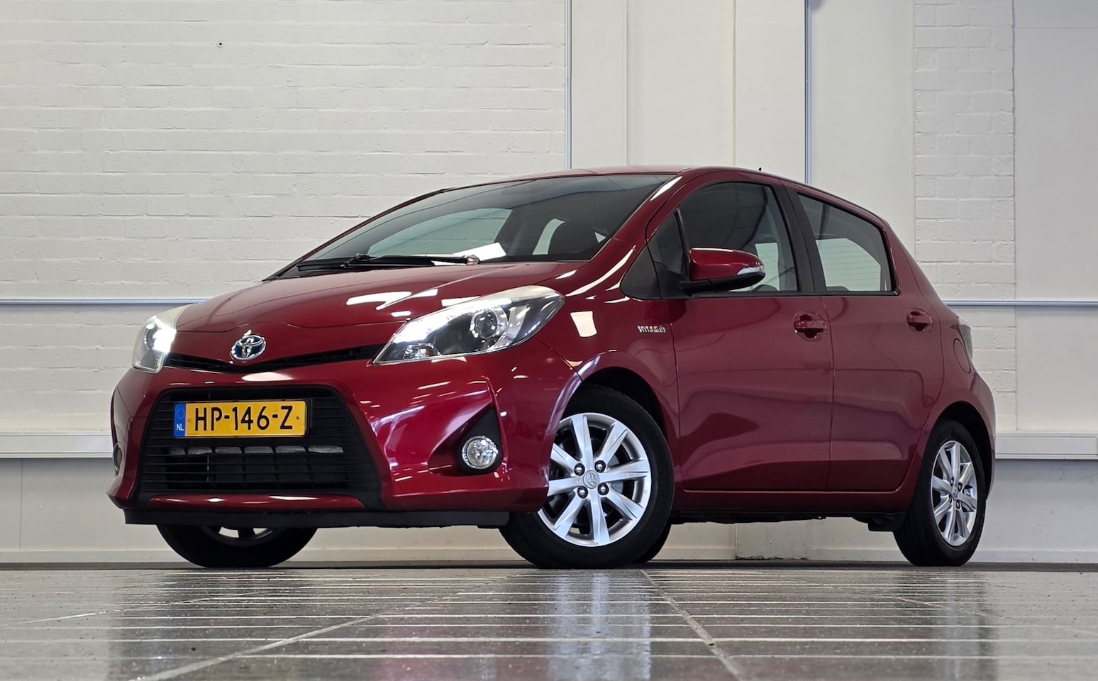 Toyota Yaris - 1.5 Full Hybrid Aspiration Camera Navigatie Mooi! Garantie - AutoWereld.nl